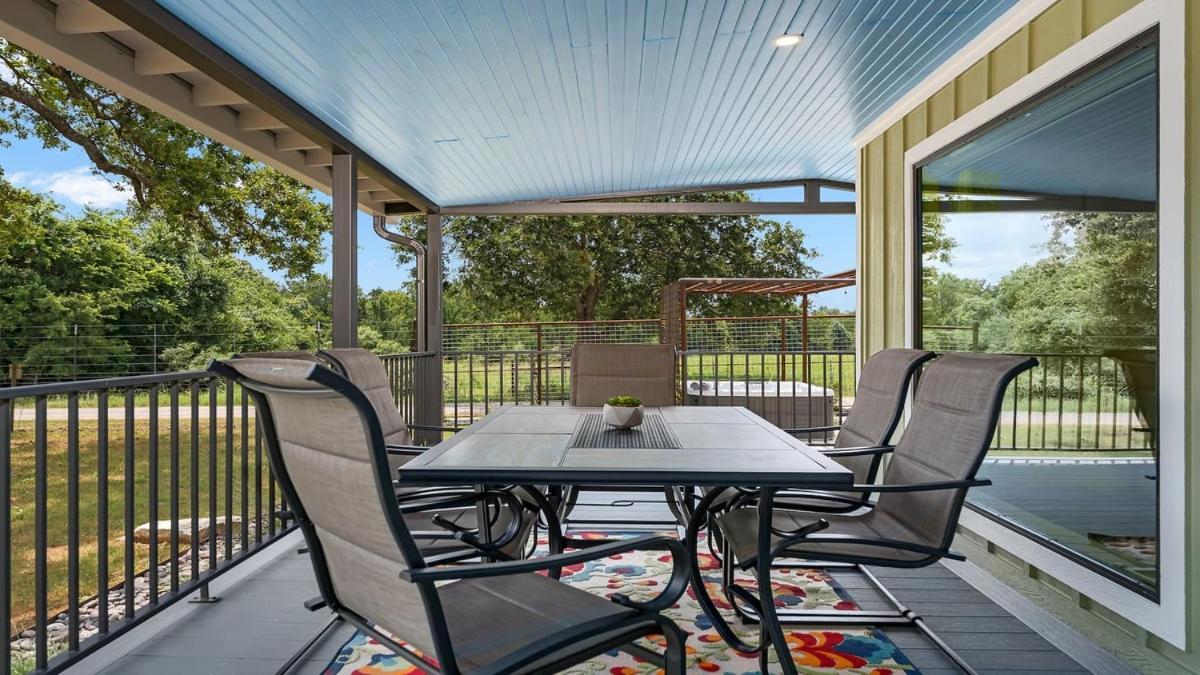 Blumenhaus Sleeps 6 Full Kitchen Plus Hot Tub Fredericksburg Bagian luar foto