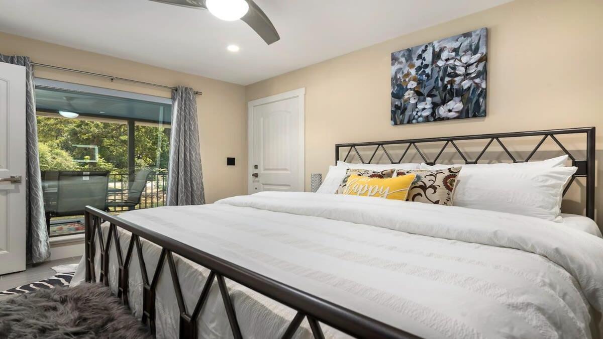 Blumenhaus Sleeps 6 Full Kitchen Plus Hot Tub Fredericksburg Bagian luar foto
