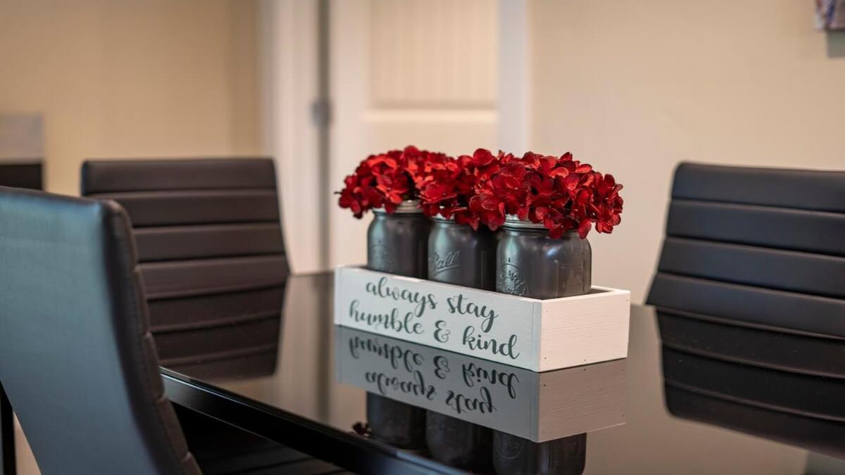 Blumenhaus Sleeps 6 Full Kitchen Plus Hot Tub Fredericksburg Bagian luar foto