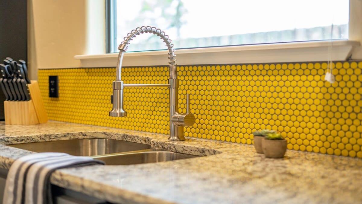Blumenhaus Sleeps 6 Full Kitchen Plus Hot Tub Fredericksburg Bagian luar foto