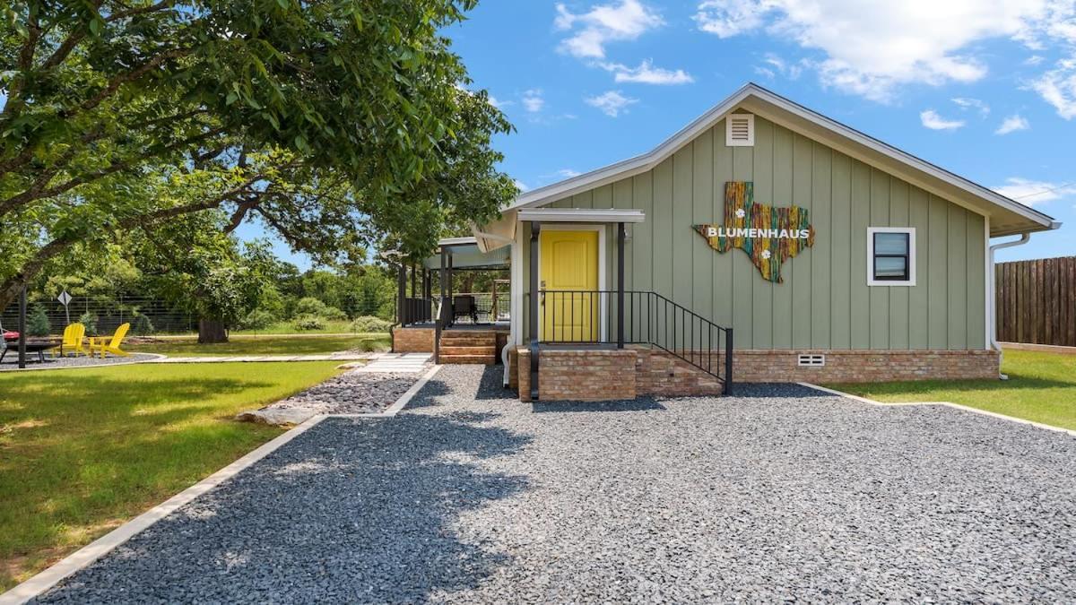 Blumenhaus Sleeps 6 Full Kitchen Plus Hot Tub Fredericksburg Bagian luar foto